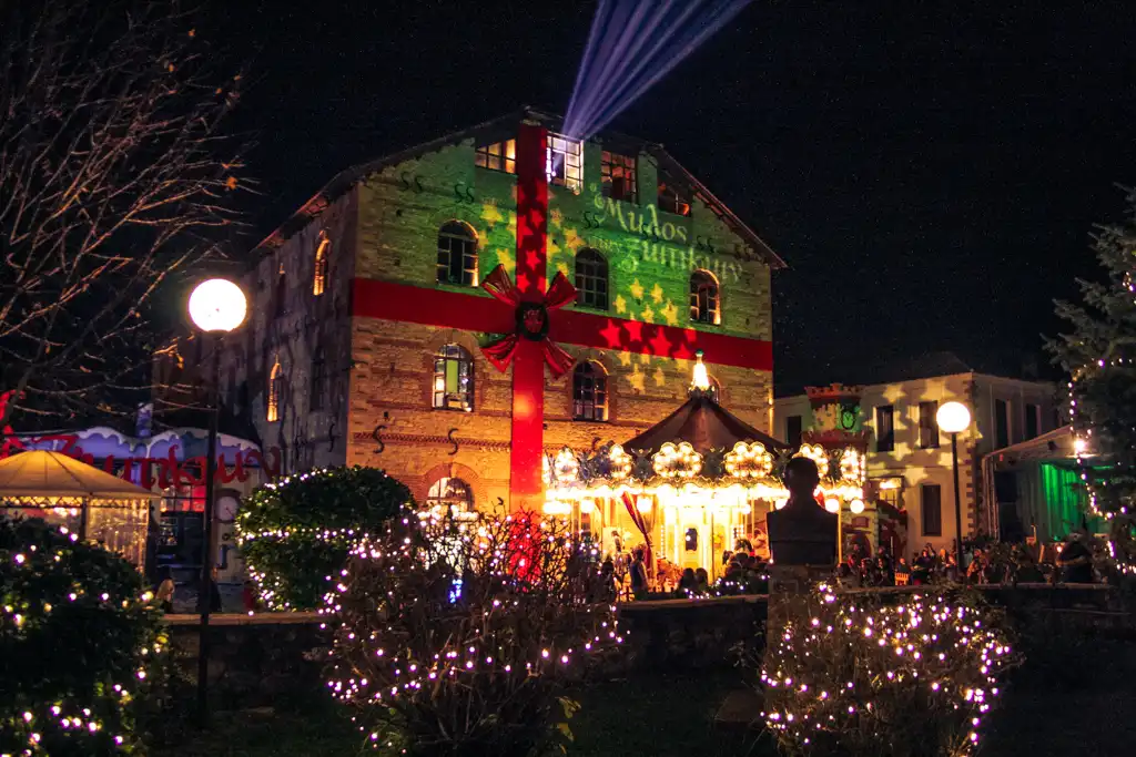 Θα βουλιάξουν από κόσμο:Οι 4 top ελληνικοί πορορισμοί για ονειρεμένα Χριστούγεννα (Pics)