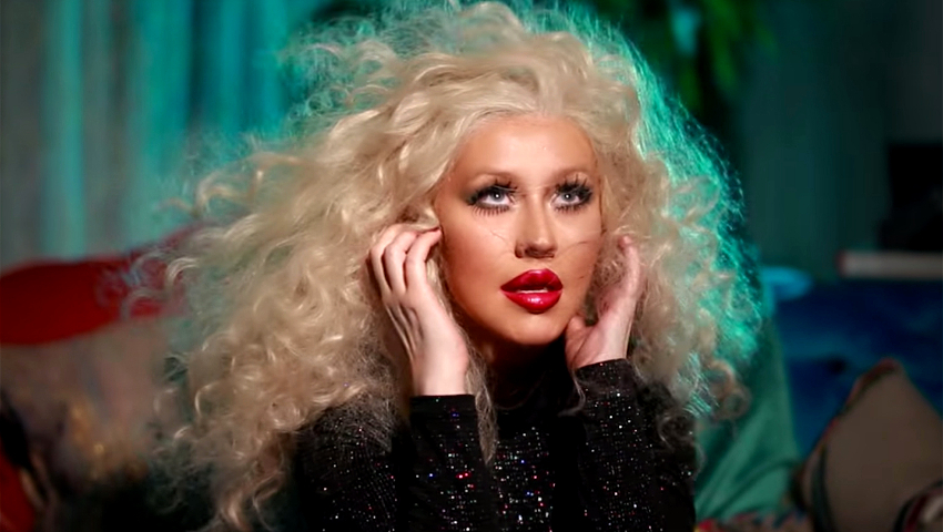 Η glam queen Christina Aguilera σου προτείνει το πιο εορταστικό make up look