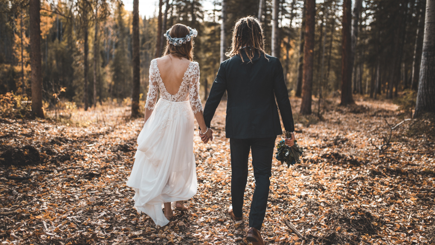 Η νύφη - πέτρα και το δέσιμο στο δέντρο: Τα πιο creepy έθιμα γάμου σε ολόκληρο τον κόσμο