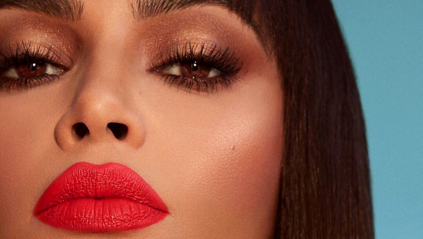 Το Cleopatra look της Kim Kardashian μας κάνει να μην παρατηρούμε καν τα νέα της lipsticks