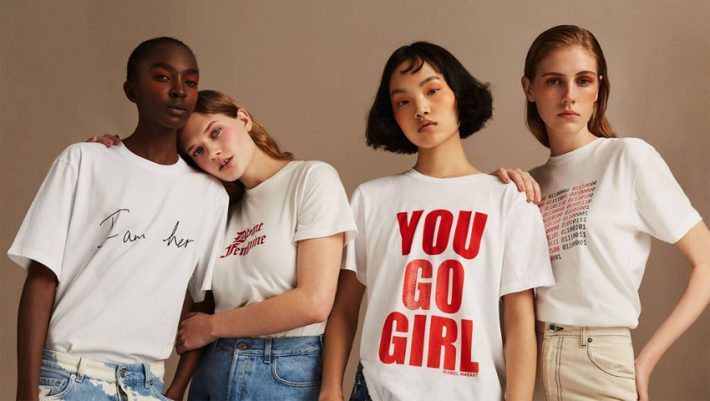 Victoria Beckham: Τα logos της για την ημέρα της Γυναίκας, αφιερωμένα σε κάθε επιζήσασα πολέμου