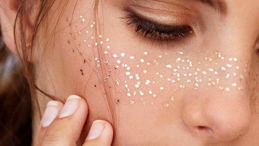 Glitter freckles, η νέα μόδα