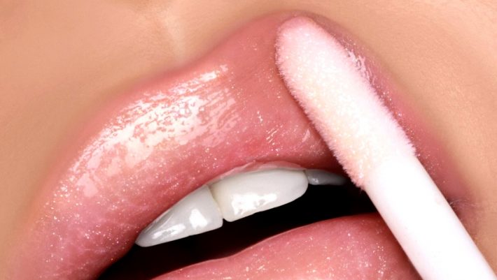 Οι top 3 αποχρώσεις στα lip glosses που θα απογειώσουν το στυλ σου τη σεζόν Άνοιξη/Καλοκαίρι 2019