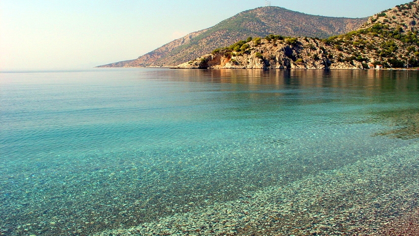 Σα να είσαι σε νησί: Τρεις μοναδικής ομορφιάς παραλίες μια ανάσα απ' την Αθήνα