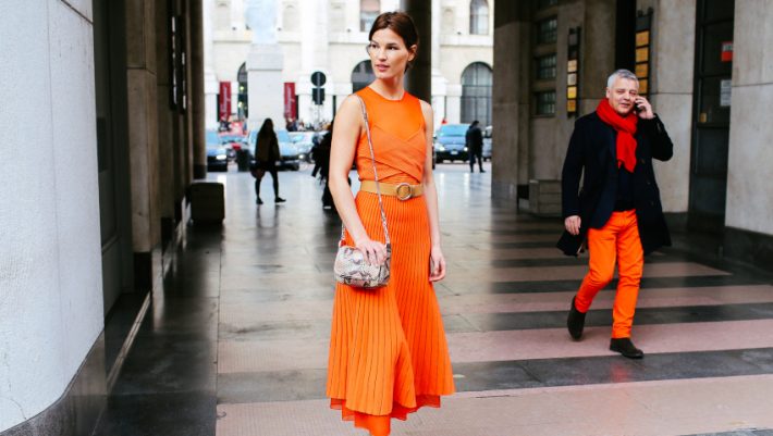 3 + 1 melt orange φορέματα που αξίζουν την προσοχή σου