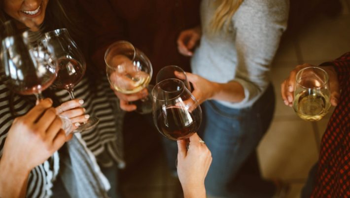 Τεκίλα ή κρασί: Ποιο ποτό να προτιμήσεις αν προσέχεις τη γραμμή σου