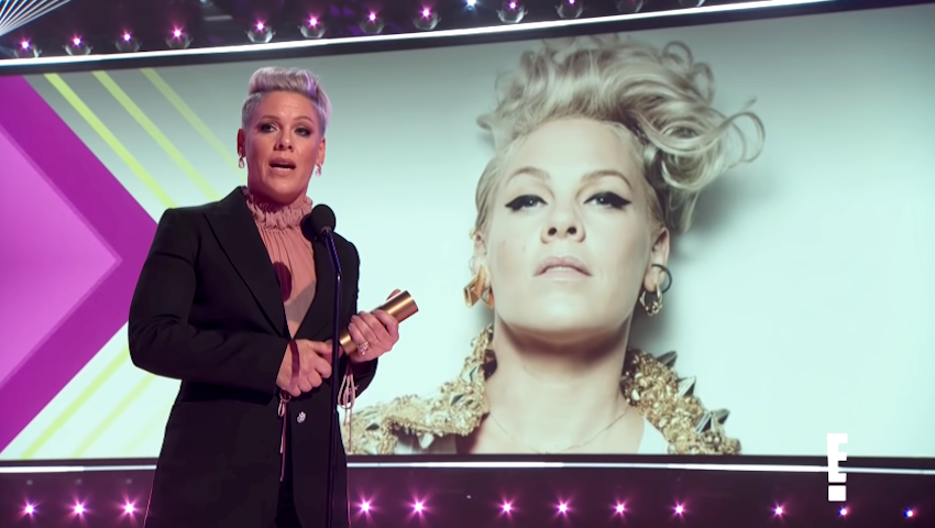 People's Choice Awards: Η Pink συγκλόνισε ξανά και μας έκανε να υποκλιθούμε στον χαρακτήρα της