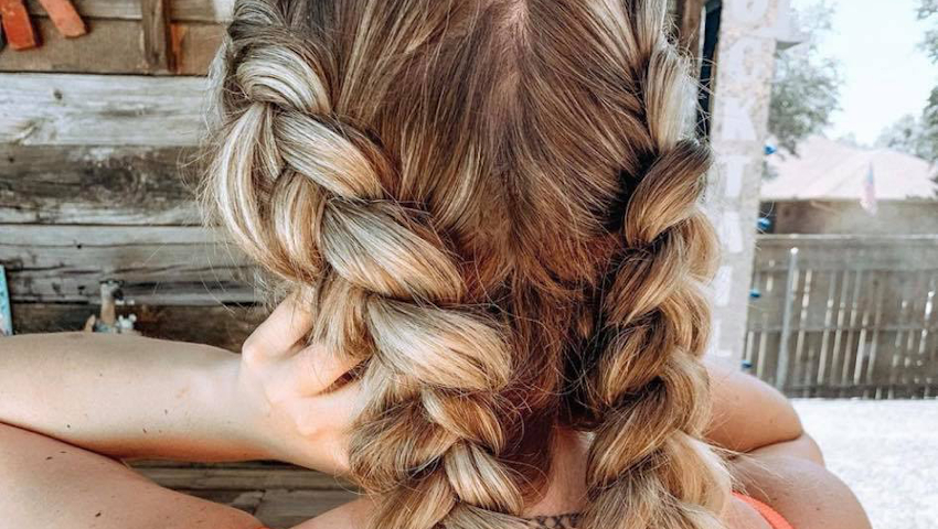 Η τάση των hair braids είναι ό,τι πρέπει να επιλέξεις για τις διακοπές