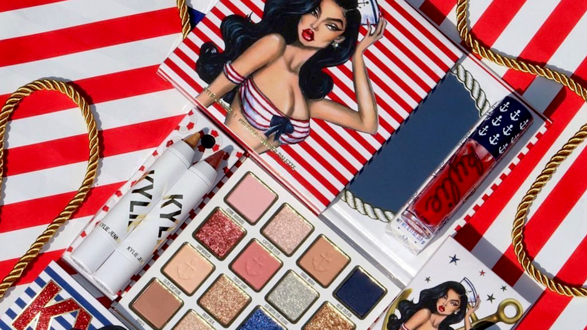 Το νέο sailor kit της Kylie Jenner είναι το απόλυτο must-have για το νεσεσέρ σου