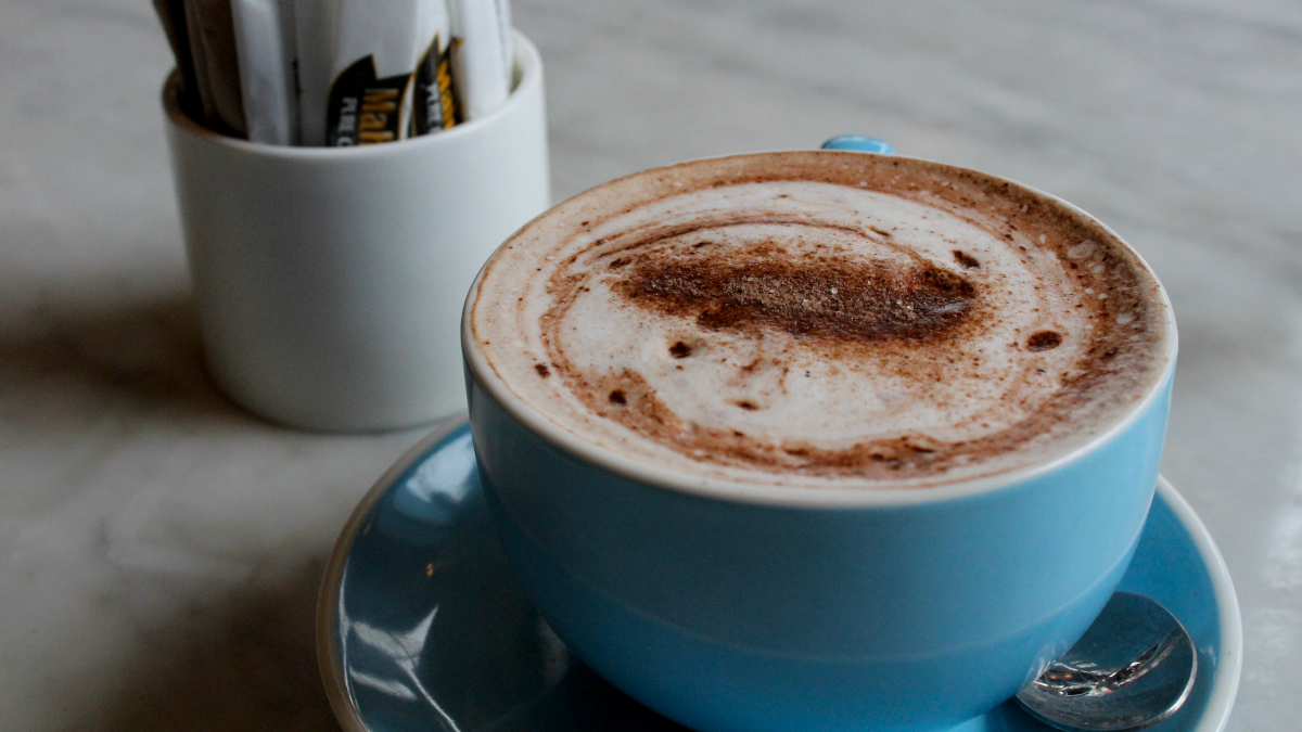 Tα χρήσιμα tips που θα κάνουν τον καφέ σου πιο υγιεινό