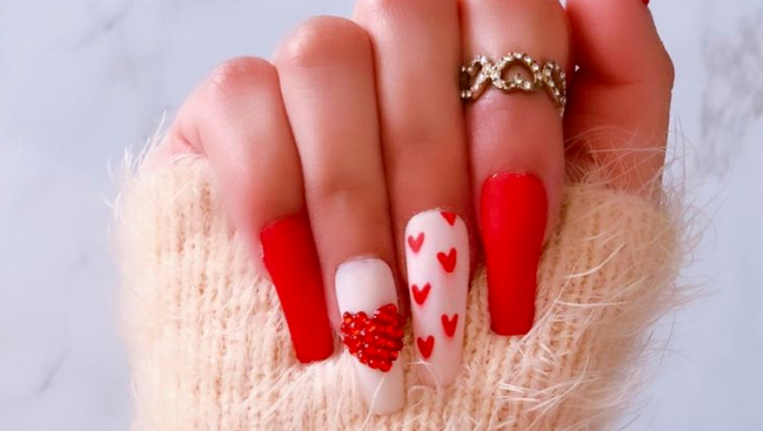 Happy Valentine's nails | Ιδού το μεγαλύτερο mani trend για τον Φλεβάρη