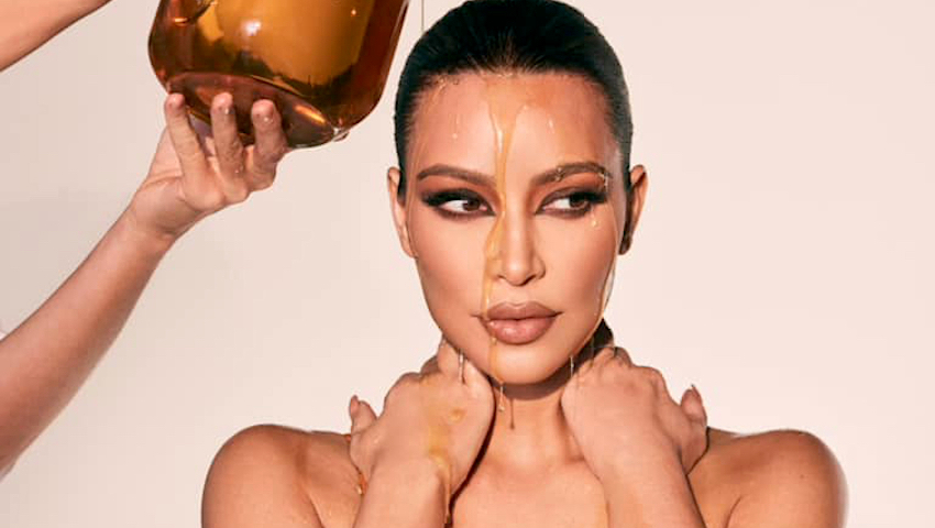 KKW Beauty: Το ολοκαίνουργιο matte honey look της Kim Kardashian που πρέπει να κάνεις δικό σου