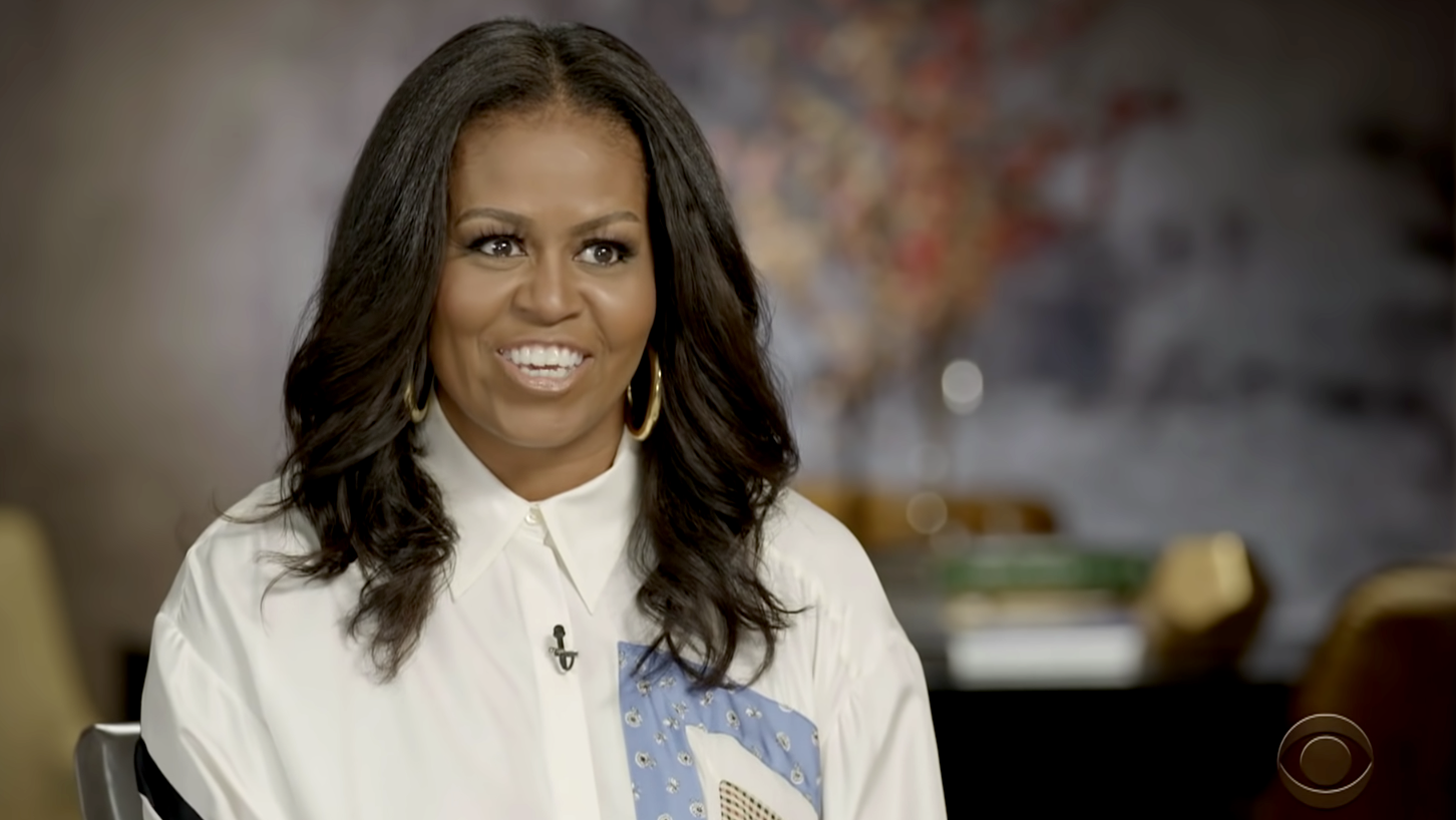 Michelle Obama | Ο make-up artist της μας παρουσιάζει το tip για να μην αλλοιώνεται το κραγιόν από τη χρήση μάσκας