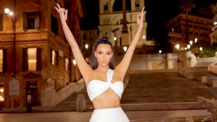 Η νέα εμφάνιση της Kim Kardashian είχε αρχαιοελληνικό αέρα και μας ξετρέλανε